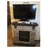 Flat screen TV, electric fireplace w/ blower!