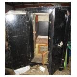 Large store/bank safe
