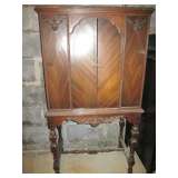 Antique radio cabinet.  Gorgeous cabinet, no radio.