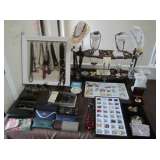 Nice assortment of jewelry.