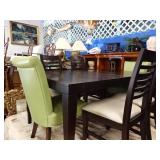 Beautiful Table w/Chairs
