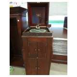 Victory Victrolaw/Mahogany Cabinet