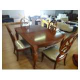 Dining Room Table & Chairs