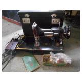 Singer featherweight sewing machine w/case