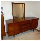 9 Drawer Dresser w/Mirror