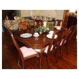 Henkel-Harris Mahogany Table w/ 8 Chairs