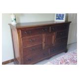 8 Drawer Chest w/Center Shelves