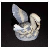 Vtg Porcelain Swan & Cygnets
