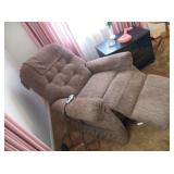 LIKE NEW LIFT CHAIR
