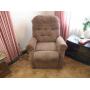 LIKE NEW LIFT CHAIR