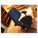 OFFICE CHAIR