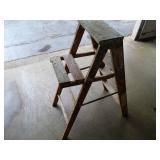 Holland Ladder Co. Wood, 300 LBS, 44 1/2" Tall