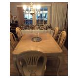 Dining room table w/2 leafs & 6 chairs