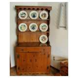 Pine Hutch w/Red Wing Plates