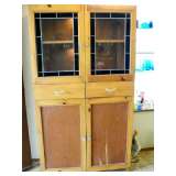 Pine Hutch w/Stain Glass Doors