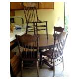 Oak DR Table w/4chairs, extra leaf, table pads