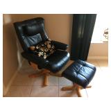 Hjellegjerde Ergonomic Recliner Chair and Ottoman Scandinavian Lounger