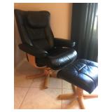 Hjellegjerde Ergonomic Recliner Chair and Ottoman Scandinavian Lounger