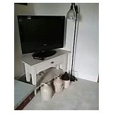 Hitachi 32-Inch TV, Three Jugs, and a Lamp