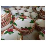 Apple-Themed Dish Set
