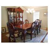 Dining room Table w 6 chairs 