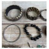 Vintage Costume Jewelry Bracelet Lot 14pcs Mixed Styles Bangles Cuffs 15 oz
