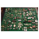 Earrings for every season and vintage brooches