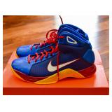 Nike Hyperdunk Shoes (Size 11)