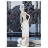 Lladro Figurine (Lady Feeding Ducks)