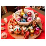 Vintage Christmas Ornaments & Decor