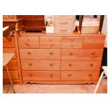 Vintage Chest of Drawers / Dresser
