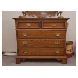 Lovely Oak Chest of Drawers with Mirror