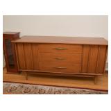 Very Nice Mid Century Modern Buffet / Sideboard 