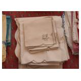 Table & Kitchen Linens