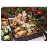 Christmas Ornaments & Decor