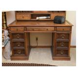 BUY IT NOW! $100 - Vintage Keyhole Desk