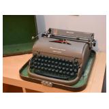 Vintage Remington Manual Typewriter