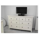 BUY IT NOW! $200 - White Chest of Drawers / Dresser