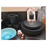 Black Dinnerware / Dishes