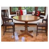 $200 - Round Pedestal Dining / Kitchen Table (One Extra Leaf Included)