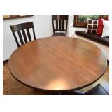 $200 - Round Pedestal Dining / Kitchen Table (One Extra Leaf Included)
