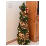 Christmas Decor - Christmas Tree with Pine Cones