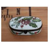 Limoges Pill Box (Christmas Holly & Berries)