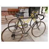 Vintage Schwinn Bikes / Bicycles