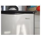 Magic Chef Mini Refrigerator / Freezer