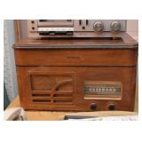 Vintage RCA Victrola Radio