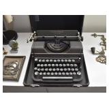 Vintage Underwood Universal Manual Typewriter