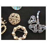 Vintage Brooches / Pins