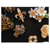 Vintage Brooches / Pins