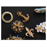 Vintage Brooches / Pins